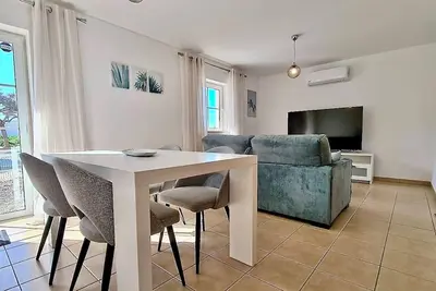 Image de 1-Bedroom Apartment Near the Beach in Cabanas with a Parking Space