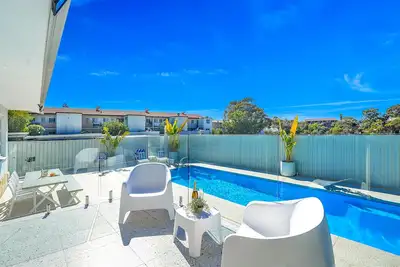 Image de Scarborough Beach Retreat | Pool, Fireplace & Walk