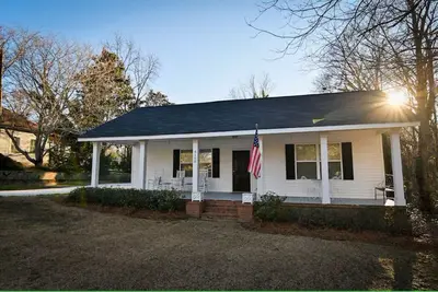 Image de Charming 2-bedroom cottage in pleasant Covington for relaxing stays