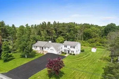 Image de Lake Ontario Estate | Firepit + Grill + Fishing Charters