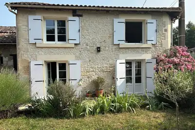 Image de Au calme de la campagne • Charme authentique • Confort moderne • Climatisée