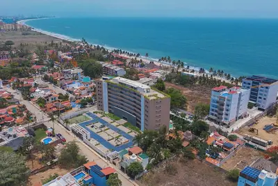 Image de Luxury 2br w/ Ocean Views • Gym • Jacuzzi • Infinity Pool • Walk Everywhere