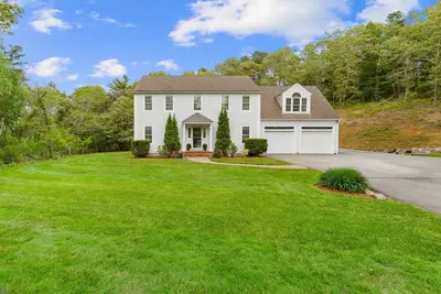 Image de Coastal Colonial Retreat with Private Pool, Bbq, Fire Pit and Game Room
