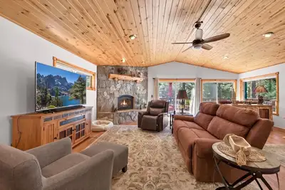 Image de Monthly Lease - Beacon Lodge by Tahoe Getaways, Pet-Friendly 3br in Tahoe Donner