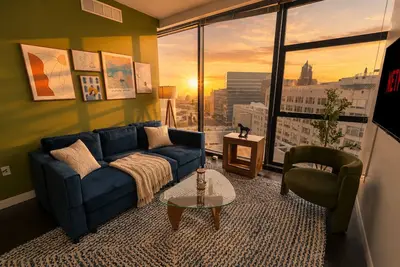 Image de Stylish Westown 2br Retreat 10 min to Fiserv Forum