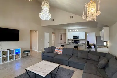 Image de Relaxing Richmond Escape  Spacious 4 Bedroom Home