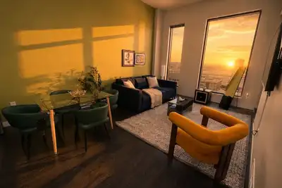 Image de Modern Westown 2br with Balcony - 5 min to Deer District