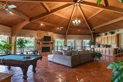Image de Conroe Countryside Estate-33 acres | Creek & Fire Pit
