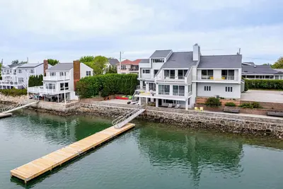 Image de Hull Bay Waterfront Home: Private Dock & Apartment
