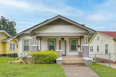 Image de 3 Mi to Dtwn! Cozy Birmingham Bungalow