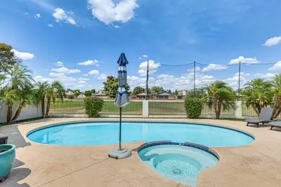 Image de Pool & Mini Putting Green! Peoria Desert Oasis