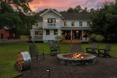 Image de Catskills Farmhouse + Barn Suite + Mins to Hudson | Farmhouse at Leeds