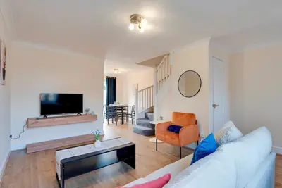 Image de Modern Townhouse, Private Garden and Free Parking - Pass the Keys