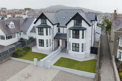 Image de 14 Walthew Avenue - sleeps 11 guests  in 6 bedrooms
