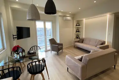 Image de Two-bedrooms luxury penthouse. Includes sunny terrace with dining area, sunbeds.