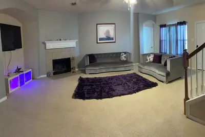 Image de Trunks up! Spacious 3-bd house close enough for fun, far enough for peace & quiet