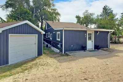 Image de Wasaga Beach Riverfront, Walk to Beach 1, Sleeps 10, Pet-Friendly, 95 Mosley St