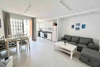 Image de Beautiful newly renovated centrally located apartment close to the beach