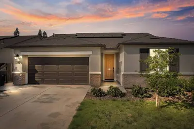 Image de Visalia Modern Home - 3bd New Construction with Backyard Fire Pit