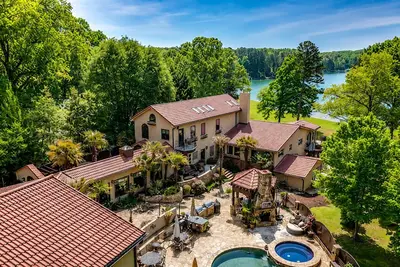 Image de Luxury Lake Lanier Guest House Pool, Dock & Lake Access. Fifa 2026