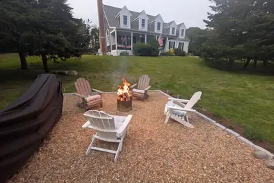 Image de Spectacular 3-bedroom adult beach retreat at the end of a quiet cul-de-sac.