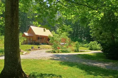 Image de Cozy, secluded Dunlap cabin with a creek and playset by hangglider landing zone