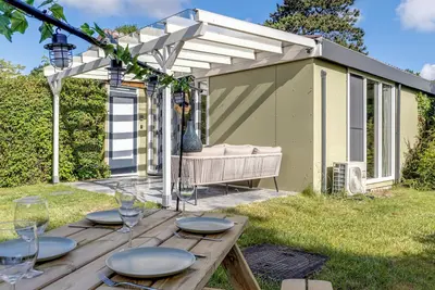 Image de Bungalow with large private garden and Bbq place near Lake Veere