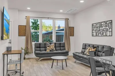 Image de Innovative Townhouse|Sleeps 7|5Beds & 2Sofa Beds|F
