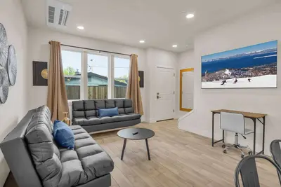 Image de Innovative Townhouse|Sleeps 7|5Beds & 2Sofa Beds|E