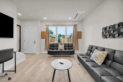 Image de Innovative Townhouse|Sleeps 7|5Beds & 2Sofa Beds|D