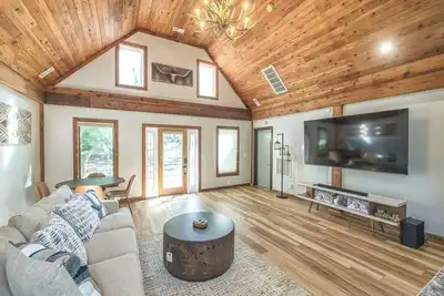 Image de Pet Friendly Luxury Cottage near Wrightsville Beach w/ Sauna, Backyard & Ev Plug