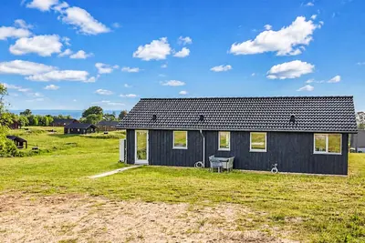 Image de 3 bedroom gorgeous home in Augustenborg