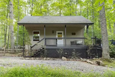 Image de Oaklight Retreat - Quiet forest cabin, perfect for romantic getaways