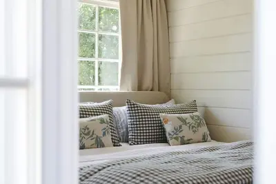 Image de Storybook Cottage in the Heart of Carmel Valley