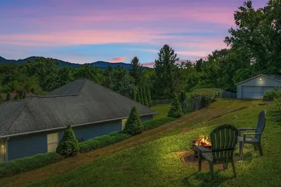 Image de Art Deco home with Mountain View’s in charming Canton