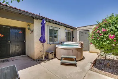 Image de Work & Play in Yuma: Central Condo w/ Pool Access