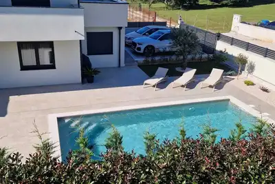 Image de New vacation home \"Leo\" with pool in Porec