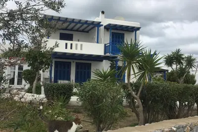 Image de Beautiful apartment in the middle of the flowering garden with sea view