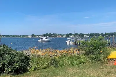 Image de Spacious, sunlit, seaside 4-bedroom, 3 bath waterfront house w/ Ac in Warren, Ri