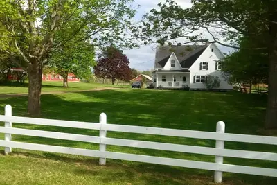 Image de Beautiful Farmhouse minutes from National Park Beaches and Golf!