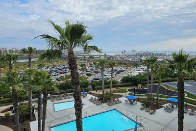 Image de Oceanside 4th of July weekend. Walk to the Beach. 2br Resort
