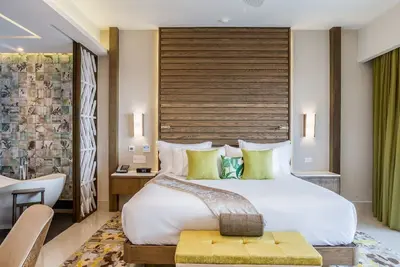 Image de Beautiful location offers  white-sand beaches, gourmet dining and  infinity pool