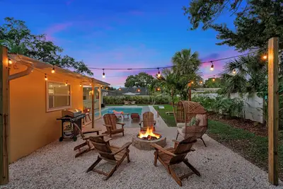 Image de Private Saltwater Pool Retreat / 4 Br Home & Bonus rm / Minutes to Gulf Beaches