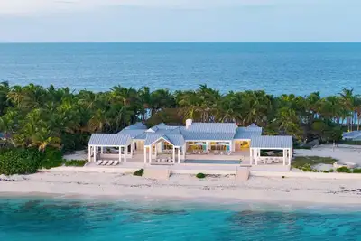 Image de Private Island Estate 5br + Dual Beachfront Pool & Yacht Access Cat Cay Bahamas