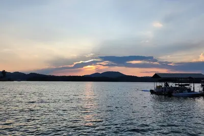 Image de 3-bedroom cottage with dock at Lake Chatuge in Hiawassee, views from every room