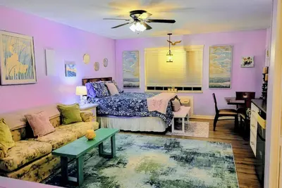 Image de Enjoy a 1 bedroom 1 bath cottage on the green at Perdido Bay Country Club.