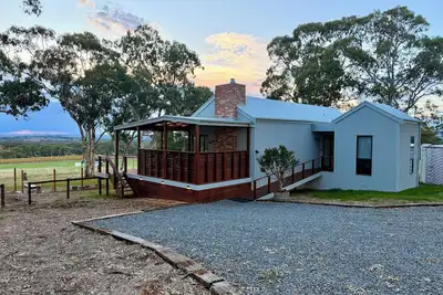 Image de Escape Two - Luxury romantic vineyard villa, sunset views & outdoor bath