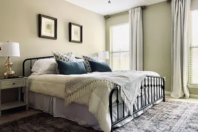 Image de Charming 3-bedroom Monthly Rental Home in Mandeville