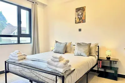 Image de Appartement tranquille de 2 chambres avec vue sur la nature et la ville