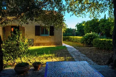 Image de Villa de caractère · 4 suites · vaste propriété calme entre mer et montagne.